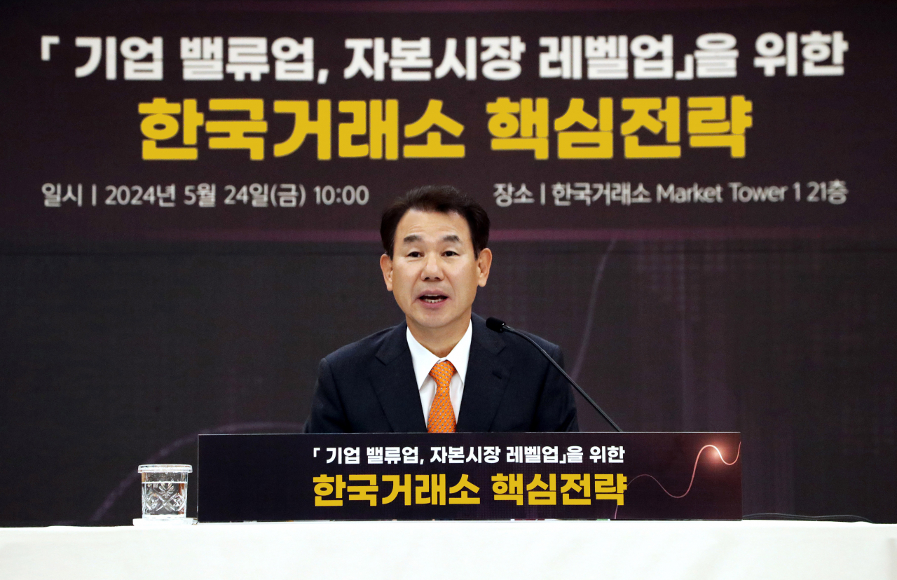 Korea Exchange CEO Jeong Eun-bo speaks at a press conference held at the bourse operator's office in Yeouido, western Seoul, Friday. (Korea Exchange)