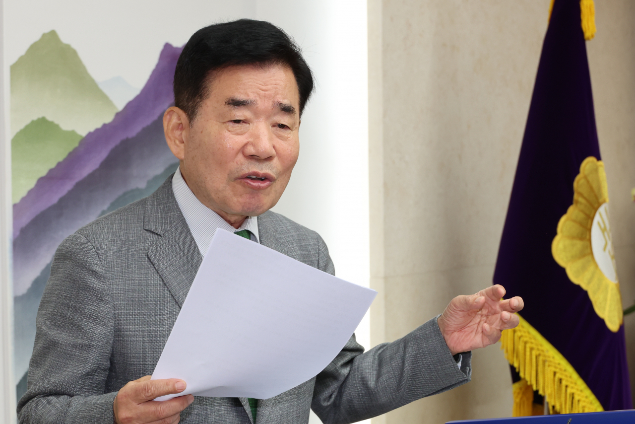 National Assembly Speaker Rep. Kim Jin-pyo speaks about pension reform scheme during a press conference held in western Seoul on Sunday. (Yonhap)