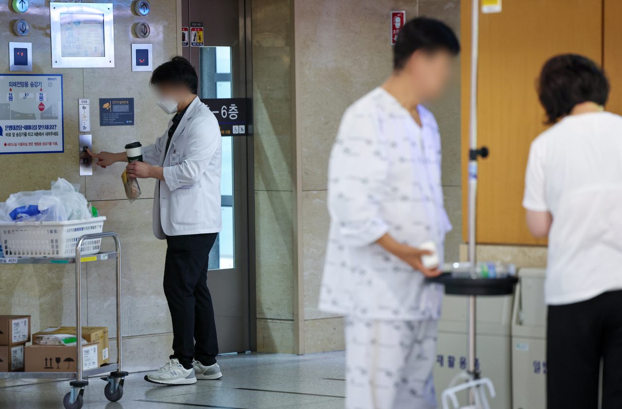This photo taken Sunday shows the inside of a Seoul-based hospital. (Yonhap)