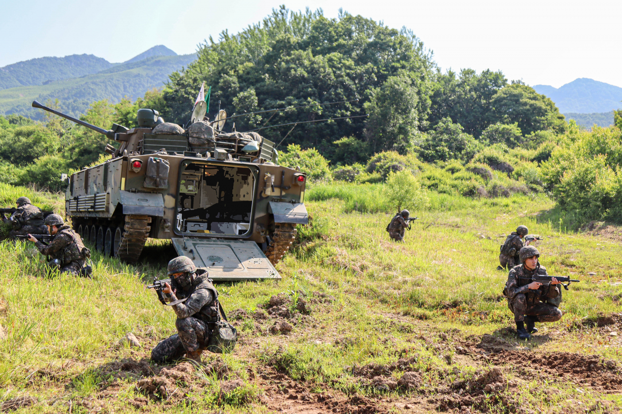 Mechanized reserve forces of the Army's 11th Infantry Division participate in a drill in Hongcheon, 98 kilometers east of Seoul on Thursday. (Army's 11th Infantry Division)