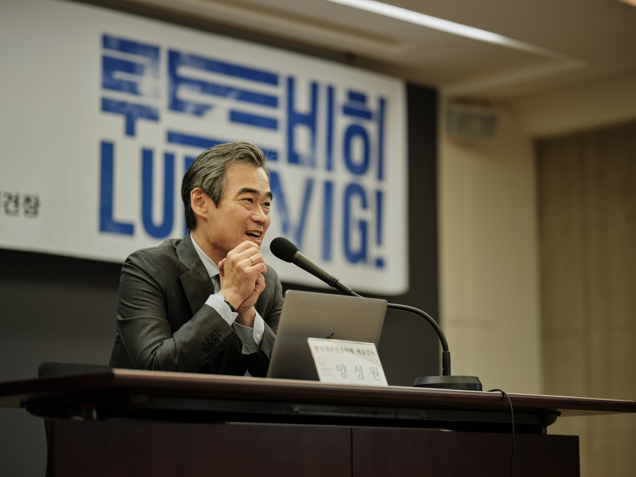 Cellist Yang Sung-won, the music director of the annual Music in PyeongChang festival, speaks during a press conference on Tuesday at the Korea Press Center in central Seoul. (Gangwon Art and Culture Foundation)