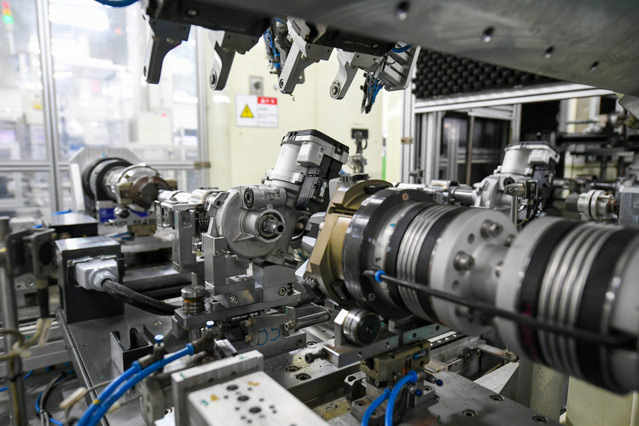 Hyundai Mobis' newly developed, sound-based artificial intelligence system is installed at the motor-driven power steering production line at its Changwon plant in South Gyeongsang Province. (Hyundai Mobis)