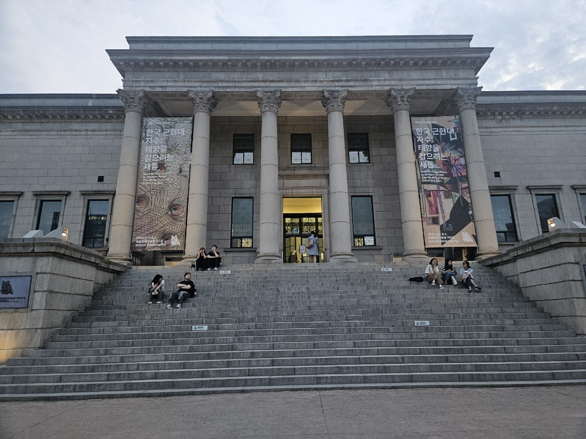 The National Museum of Modern and Contemporary Art, Korea at Deoksugung in Seoul remains open late on Wednesdays and Saturdays. (Park Yuna/The Korea Herald)