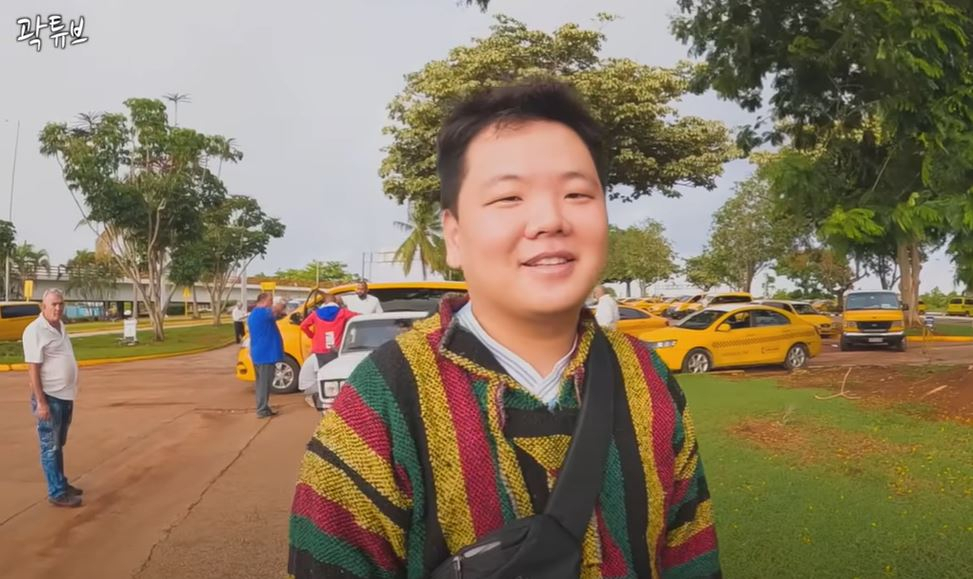 A screencapture of South Korean travel YouTuber Kwak Joon-bin on his YouTube channel (YouTube)