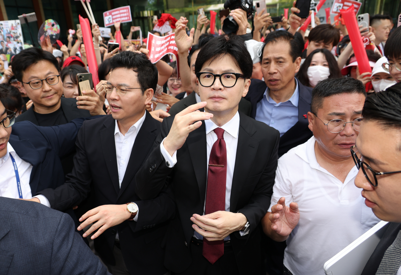 Han Dong-hoon is surrounded by his supporters after making his candidacy announcement for the chairman of the ruling People Power Party at the National Assembly in western Seoul on Sunday. (Yonhap)