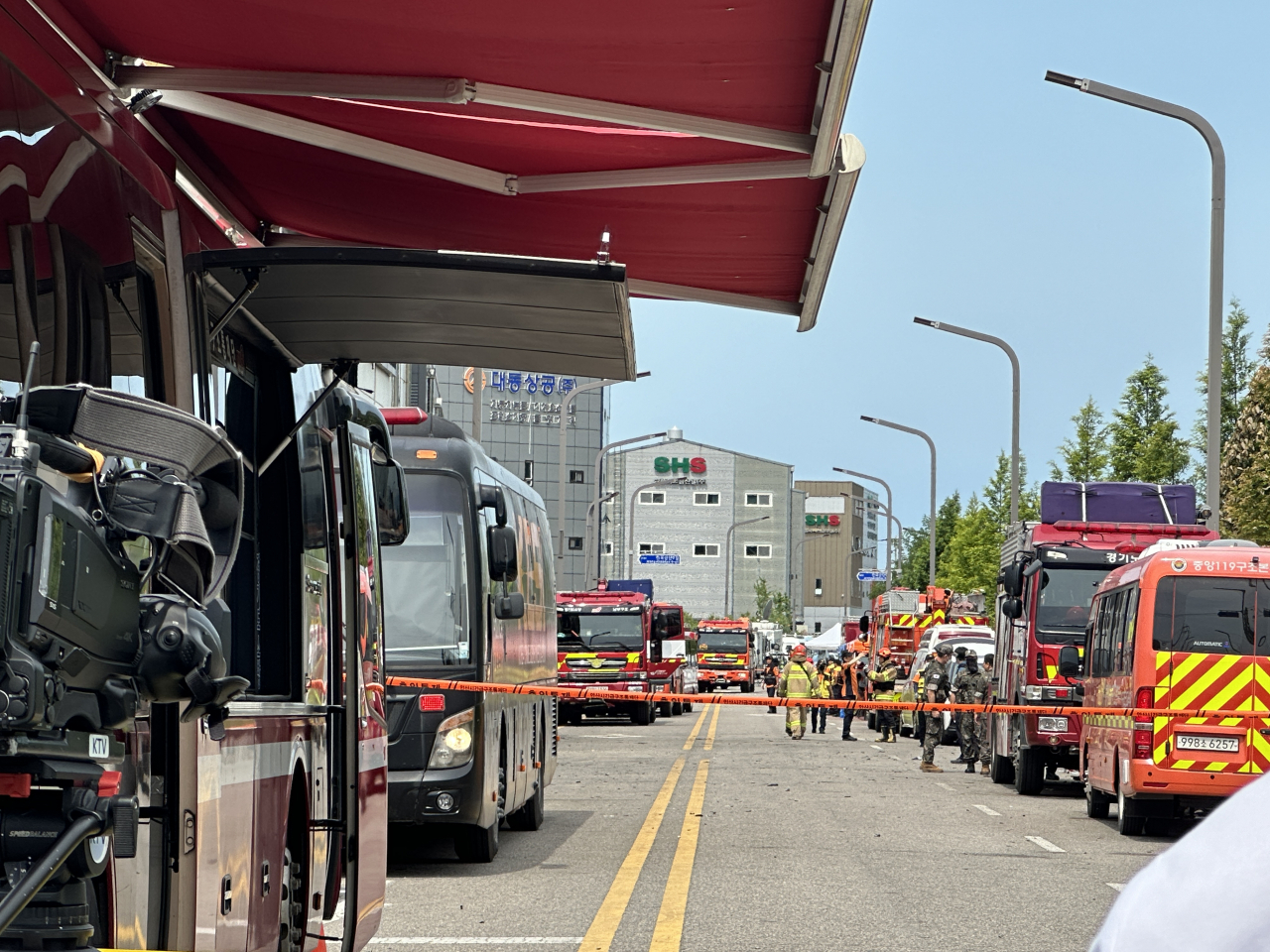 Firetrucks are lined up along the Aricell Factory, a a primary battery manufacturing factory in Hwaseong, Gyeonggi Province, following a 22-hour long fire that broke out on Monday. (Lee Jung-joo/The Korea Herald)
