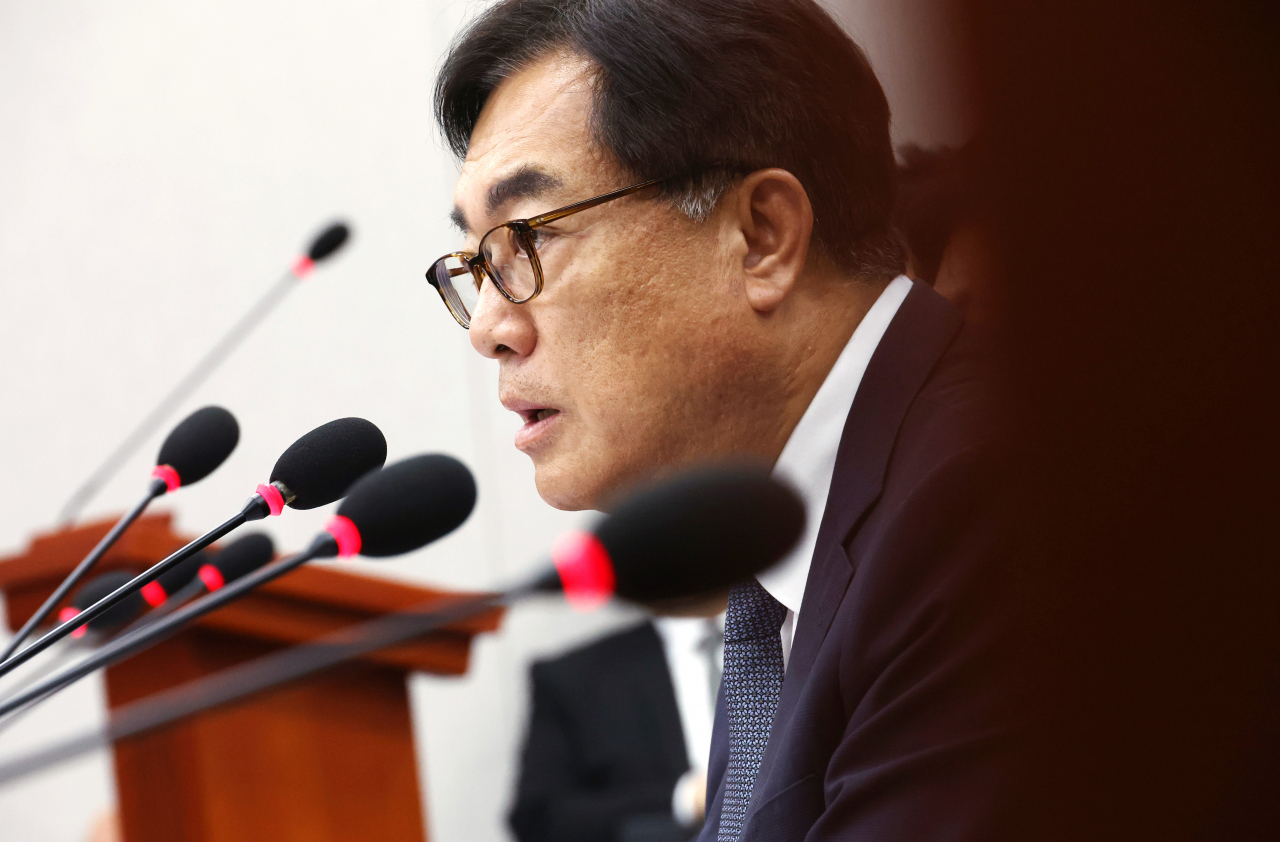 Chung Jin-suk, the presidential chief of staff, speaks at a plenary meeting of the House Steering Committee at the National Assembly on Monday. (Yonhap)