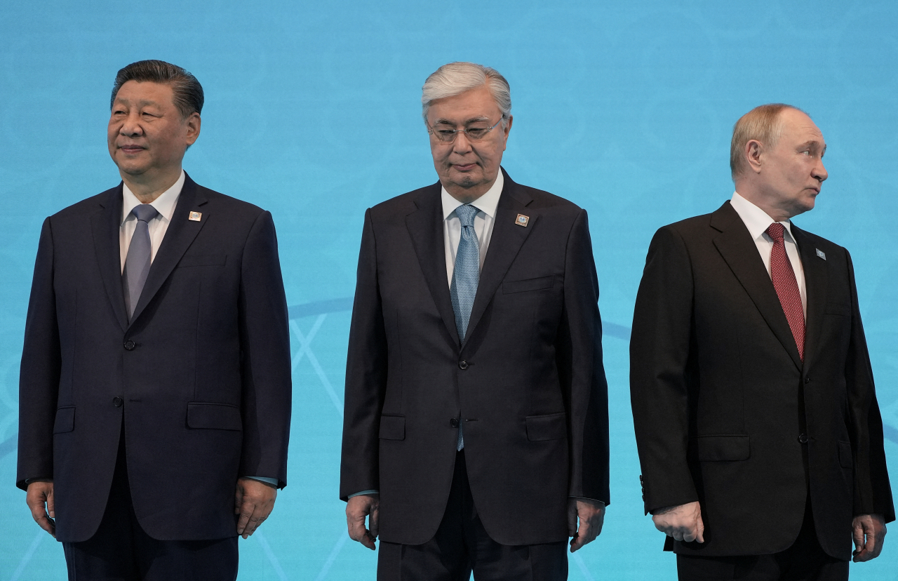 Chinese President Xi Jinping (left), Kazakh President Kassym-Jomart Tokayev (center) and Russian President Vladimir Putin take part in a photo ceremony at the Shanghai Cooperation Organization (SCO) summit in Astana, Kazakhstan on Thursday. (Reuters)