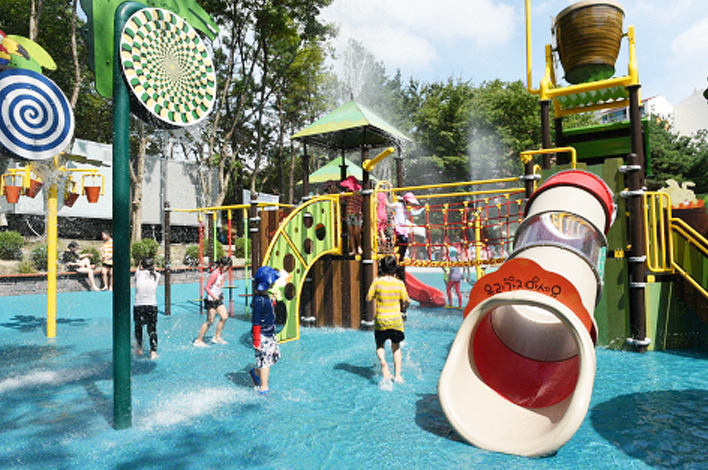 Sinnae Park's water playground (Jungnang-gu District)