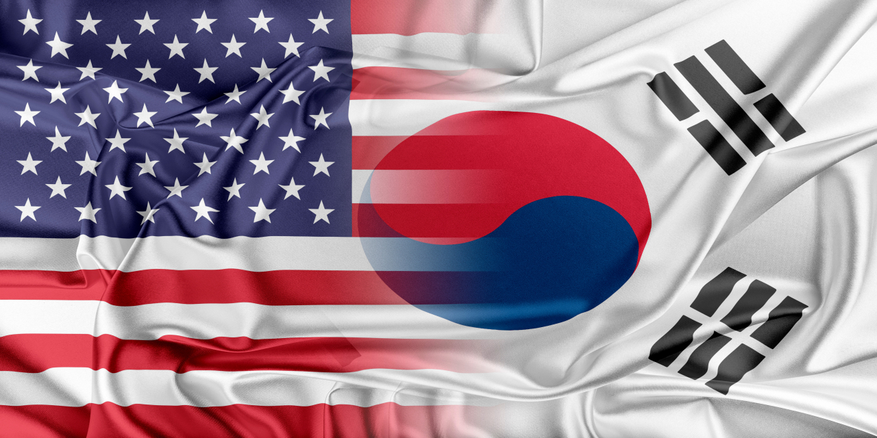 The flags of South Korea (right) and the United States. (123rf)