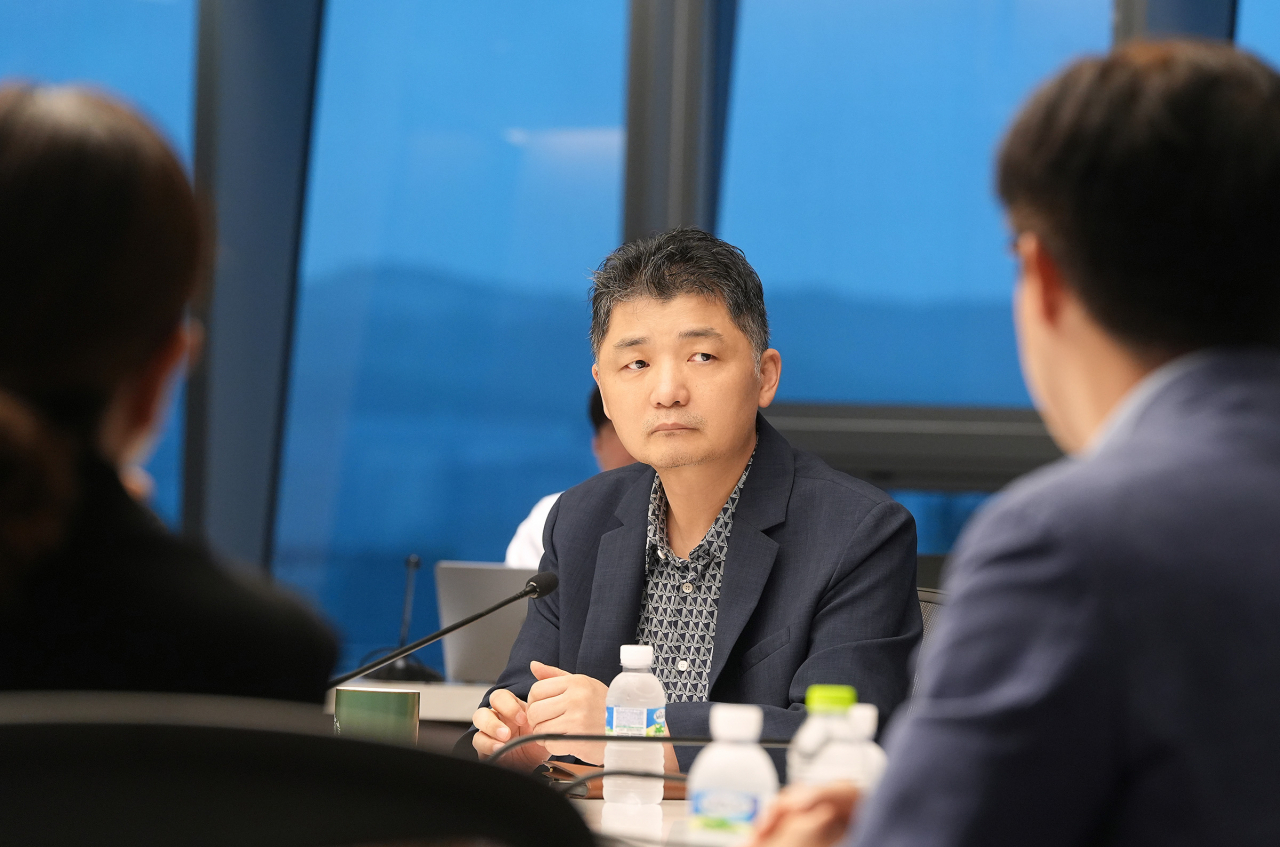 This image, provided by Kakao Corp., shows founder Kim Beom-su during a meeting of group affiliates in Seoul on July 18. (Yonhap)