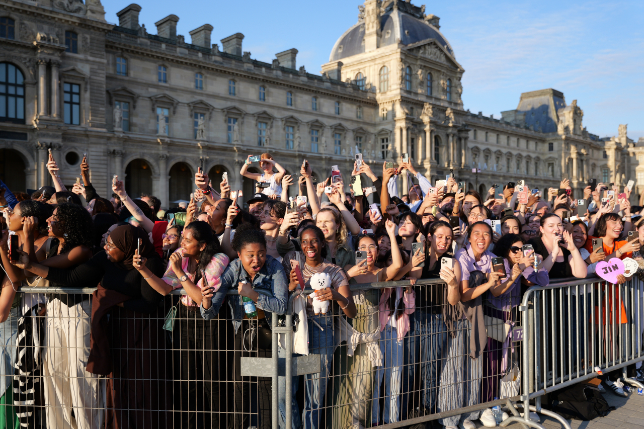 Fans of BTS gather near the Louvre Museum in Paris, France, to watch the Olympic torch relay of BTS's eldest member Jin, for the Paris Olympics, July 14. (Yonhap)