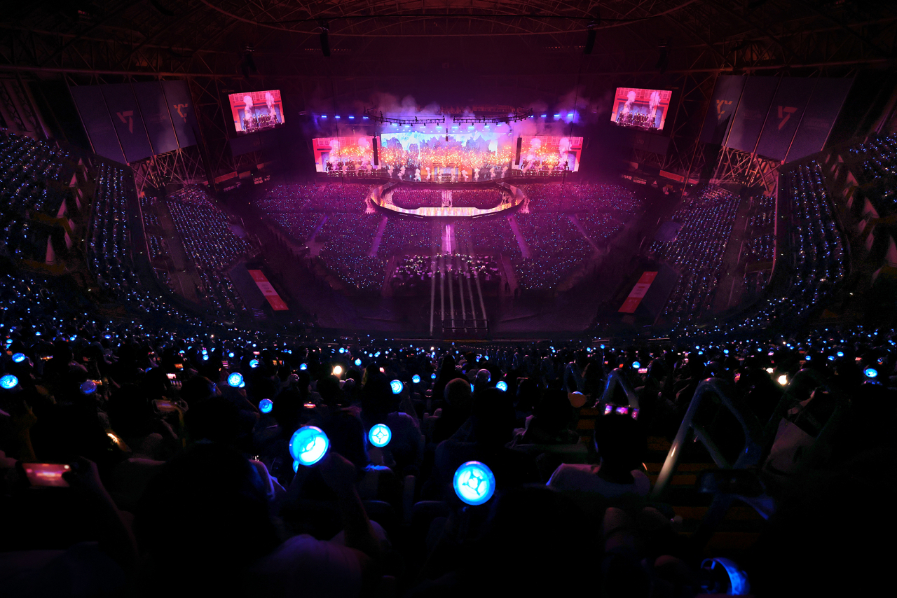 Fans cheer for Seventeen at a fan meeting at Gocheok Sky Dome in Seoul on Wednesday. (Pledis Entertainment)