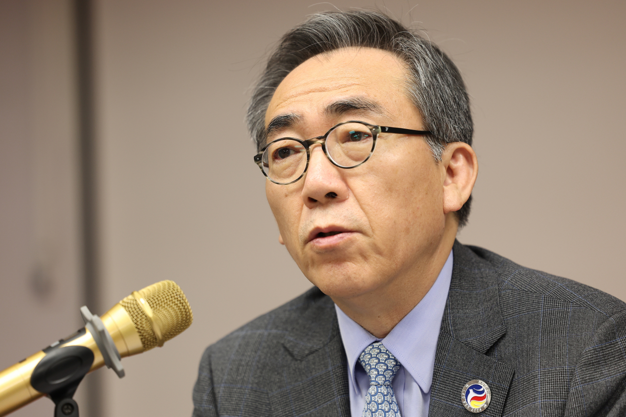 South Korea's Foreign Minister Cho Tae-yul speaks at a press conference in Vientiane, Laos on Saturday. (Yonhap)