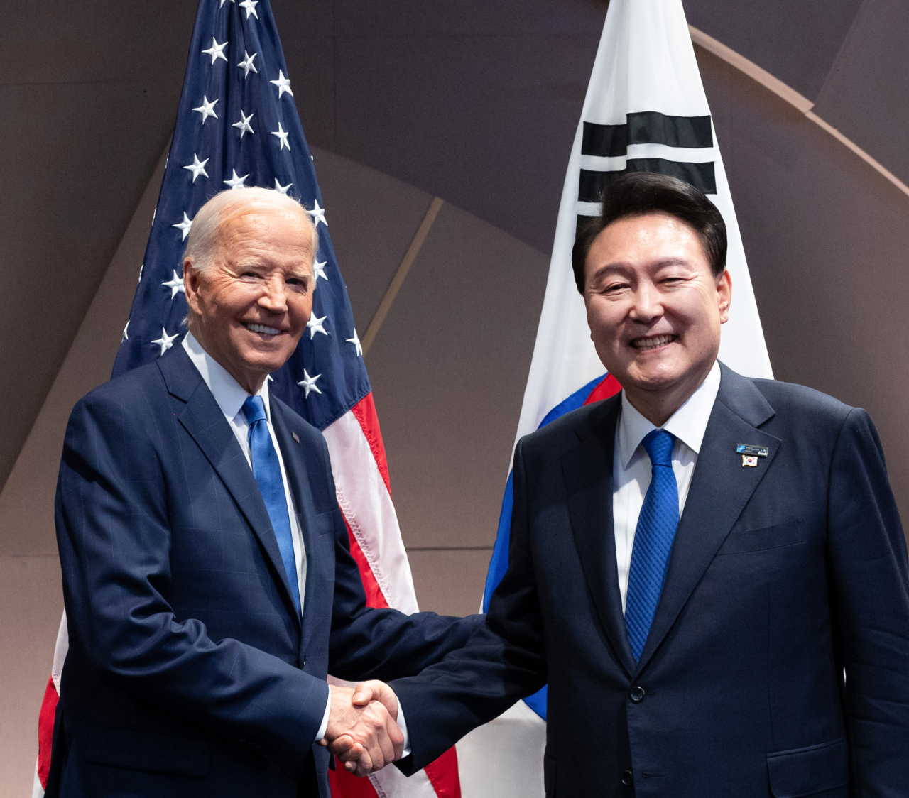 South Korean President Yoon Suk Yeol (right) and US President Joe Biden shake hands during their meeting held on the sidelines of the North Atlantic Treaty Organization (NATO) summit held in Washington D.C. on July 11. (Pool photo via Yonhap)