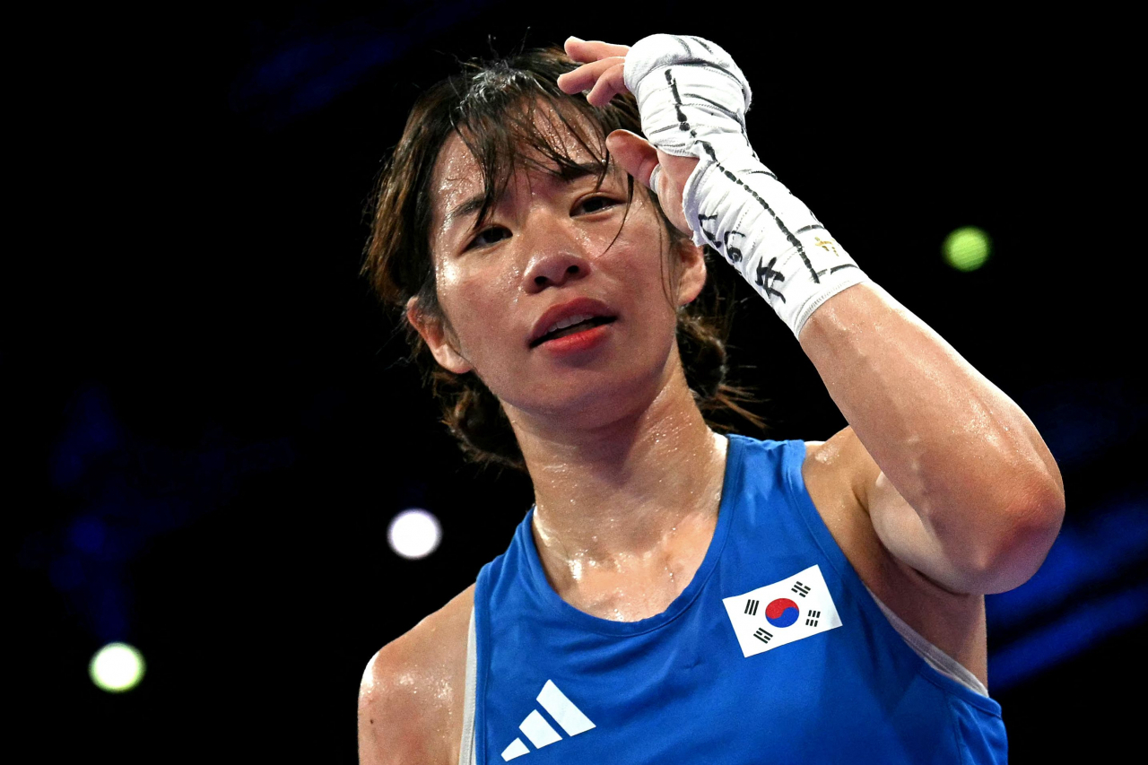 South Korea's Im Ae-ji celebrates after winning against Brazil's Tatiana Regina De Jesus Chagas in the women's 54kg preliminaries round of 16 boxing match during the Paris 2024 Olympic Games at the North Paris Arena, in Villepinte on Tuesday. (Yonhap)