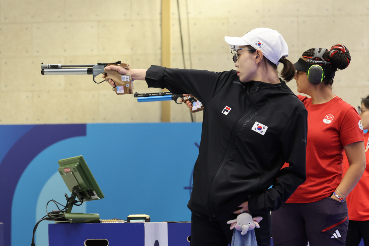 Kim Ye-ji practices at the Chateauroux Shooting Center in France on Sunday (local time). (Yonhap)