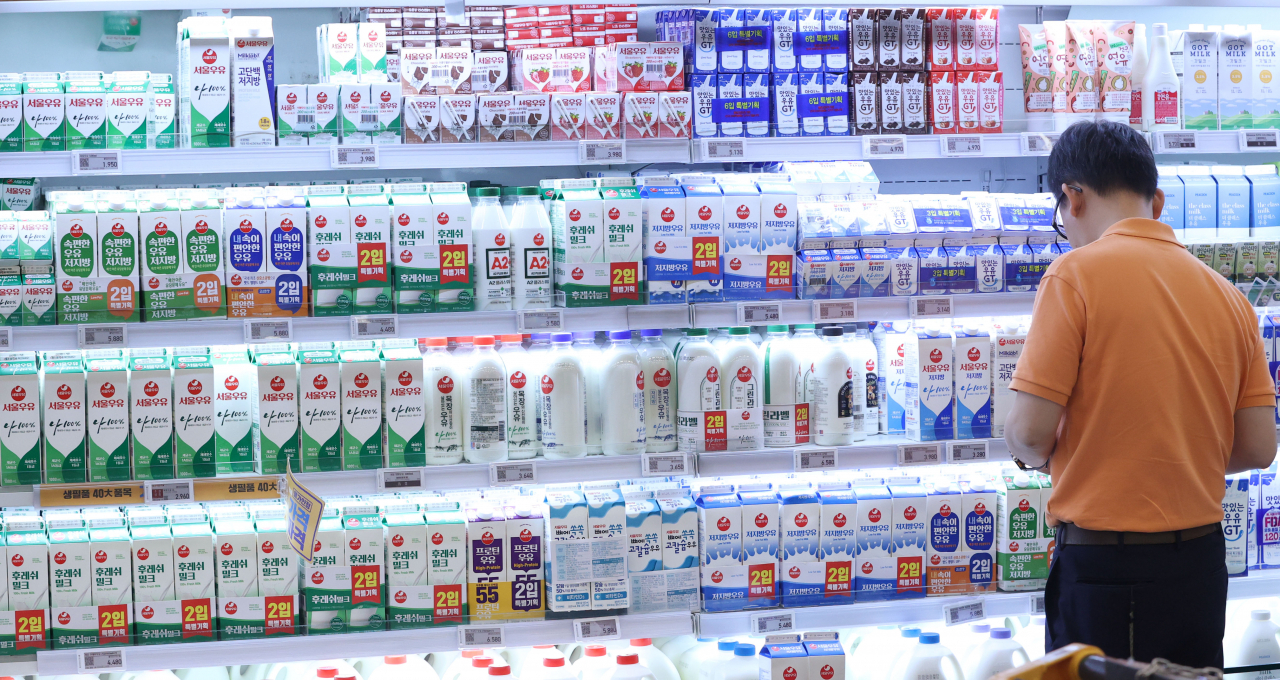 A customer shops at a major discount chain store in Seoul on July 24. (Yonhap)