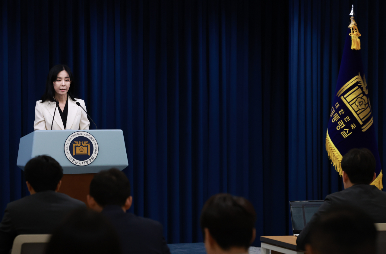 Jeon Hye-jeong, spokesperson for President Yoon Suk Yeol, speaks to reporters in a briefing Friday at the presidential office in Yongsan, central Seoul. (Yonhap)