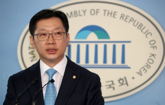 Kim Kyung-soo, who served as Democratic Party of Korea lawmaker and then as governor of South Gyeongsang Province, may be granted restoration of rights to run for political office. (Yonhap)