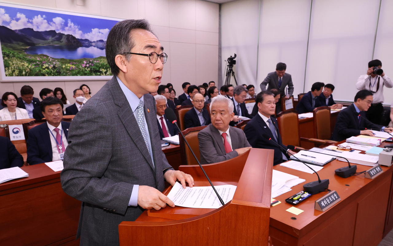 Foreign Minister Cho Tae-yul speaks during a parliamentary session at the National Assembly in Seoul, Tuesday. (Yonhap)