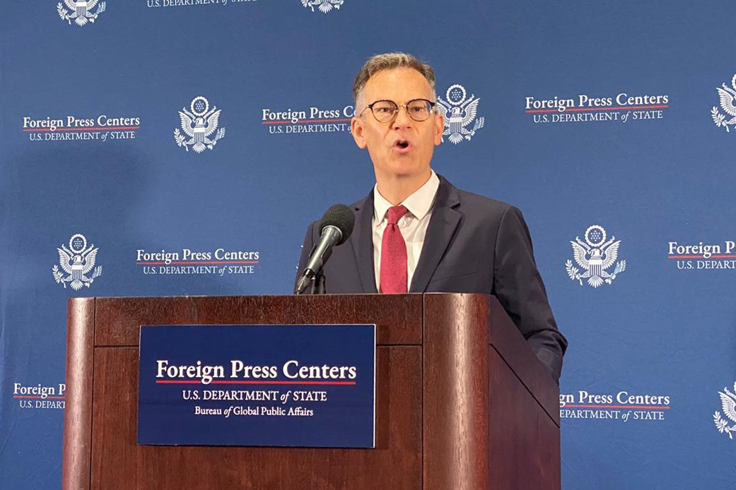 Colin Kahl, former undersecretary of defense for policy, speaks during a press briefing in Chicago on Tuesday. (Yonhap)