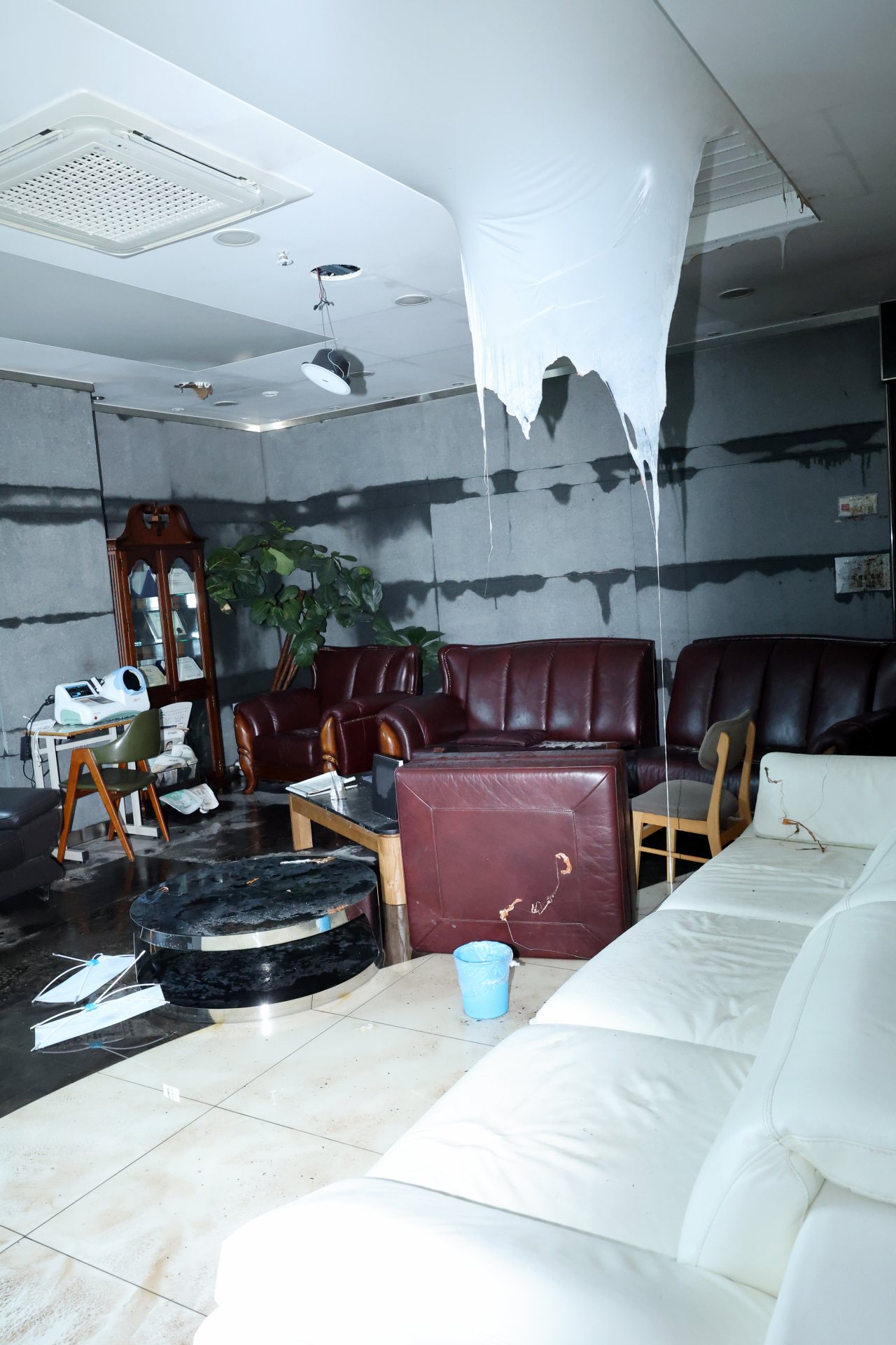 The reception area of the dental clinic in Gwangju where an explosion occurred Thursday (Yonhap)