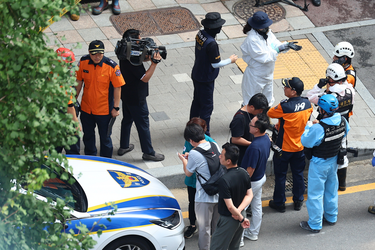 Police and fire authorities prepare for a joint investigation at a hotel in Bucheon, Gyeonggi Province, on Friday morning, the day after a fire occurred. (Yonhap)