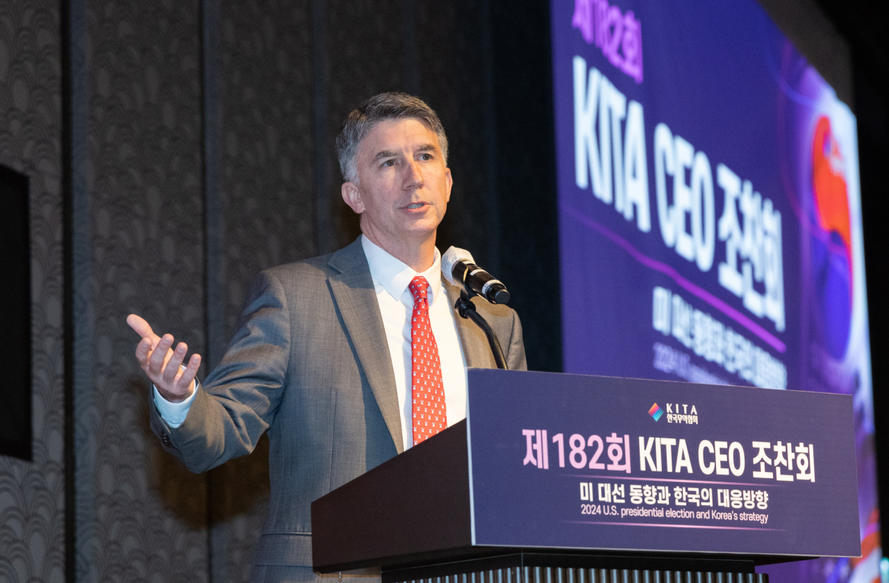 Heritage Foundation Executive Vice President Derrick Morgan delivers a speech at the KITA CEO breakfast meeting event held at a hotel in Gangnam-gu, Seoul, Tuesday. (KITA)