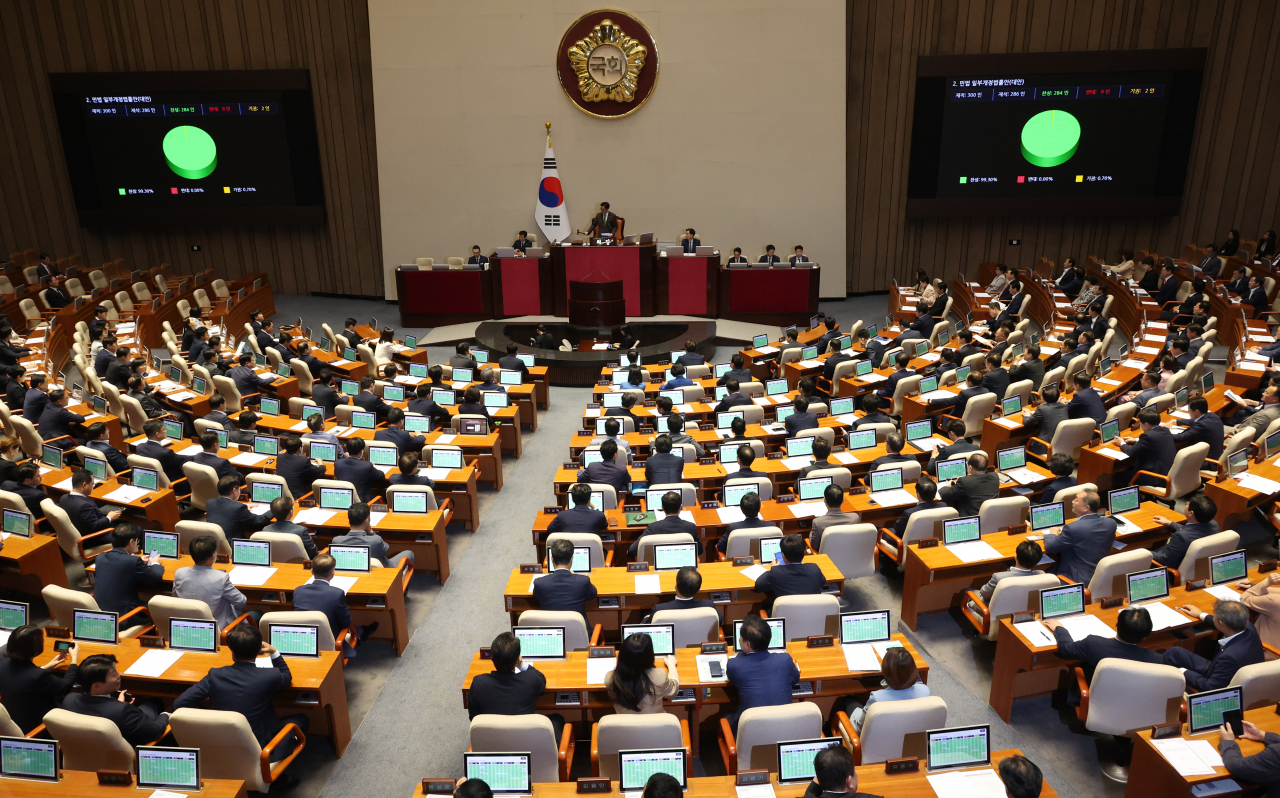 The National Assembly passes a revision to the inheritance law that would prevent absentee parents from claiming their children's wealth during a plenary session, Wednesday. (Yonhap)