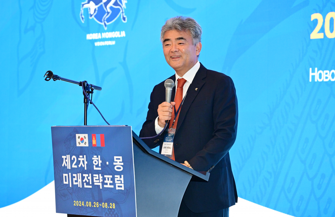 Daewoo E&C Chairman Jung Won-ju, who doubles as chairman of Herald Corp., delivers a speech at a networking event held in Ulaanbaatar, Mongolia, on Aug. 26, the day before the Korea-Mongolia Vision Forum. (The Korea Herald DB)