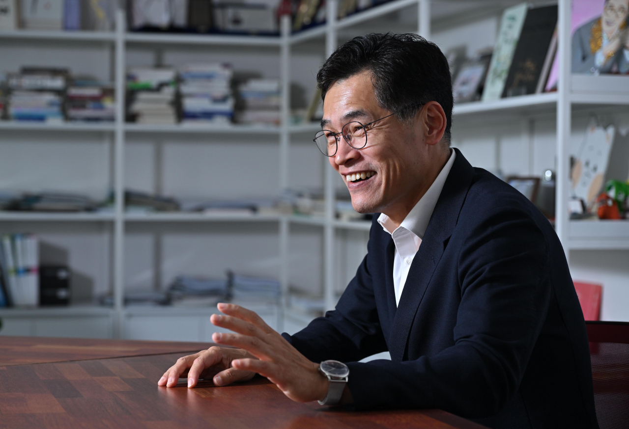 Yangcheon-gu Mayor Lee Ki-jae speaks at an interview with The Korea Herald at his office. on Aug. 12.(Im Se-jun/The Korea Herald)