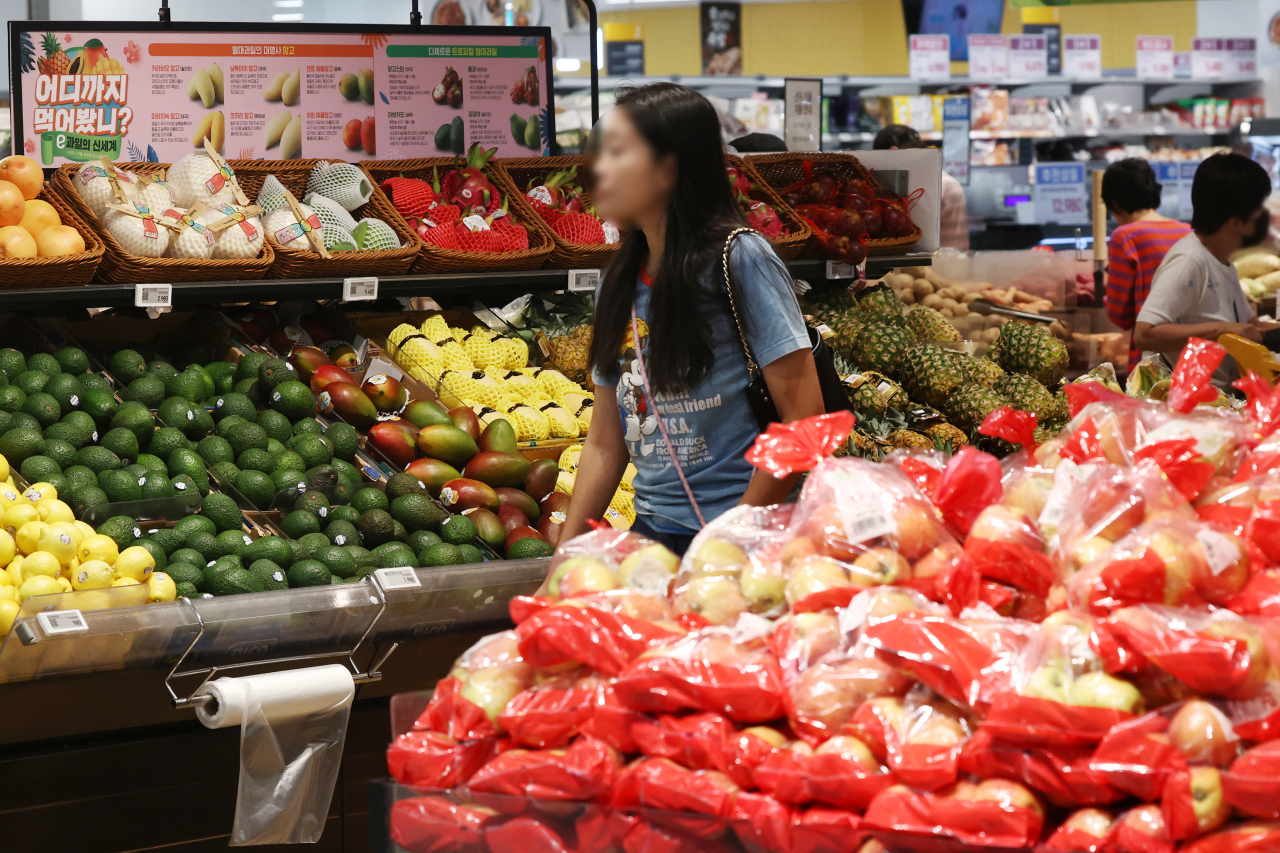 A customer shops for groceries at a supermarket in Seoul, Tuesday. (Yonhap)