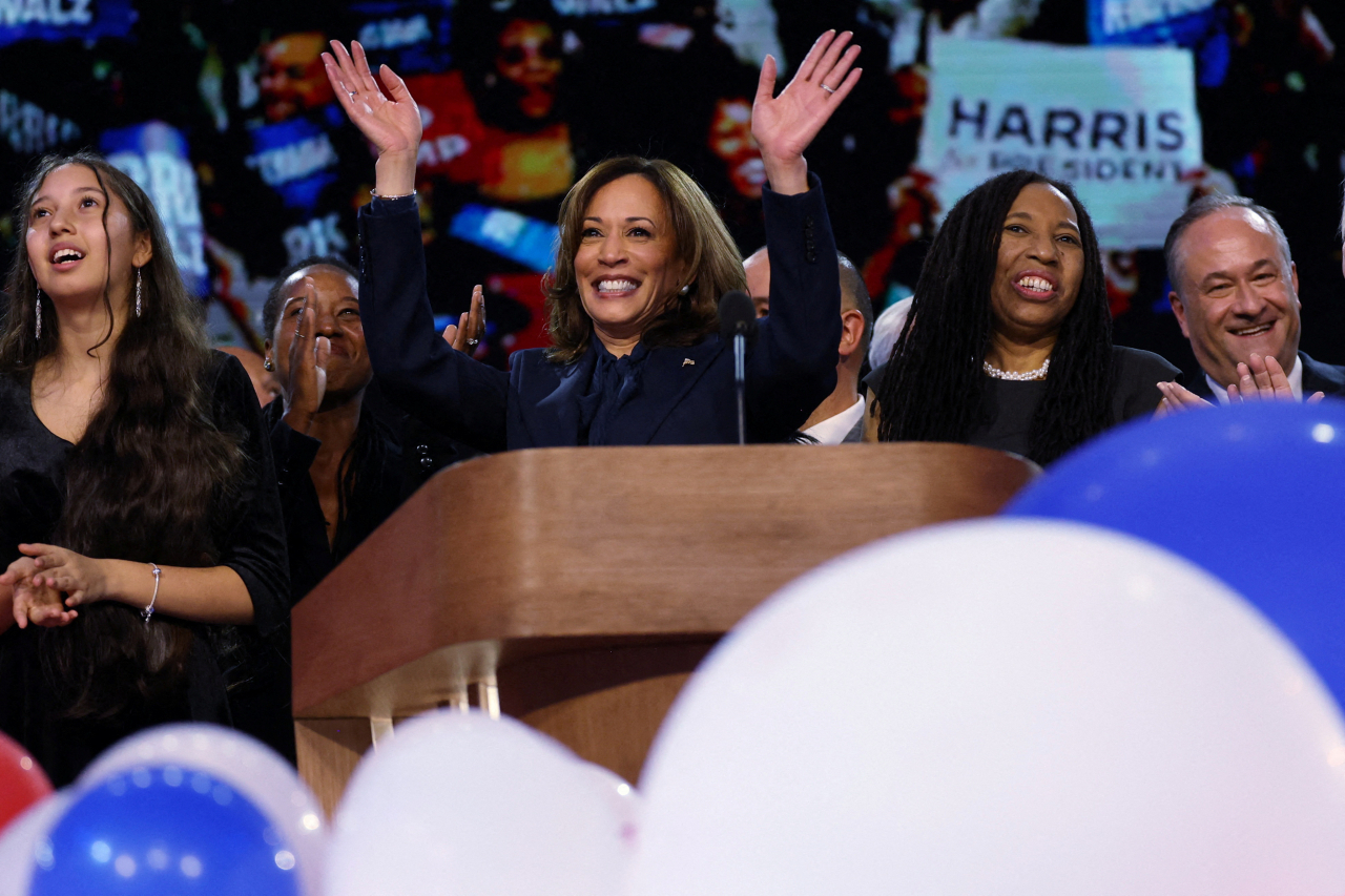 Democratic presidential nominee and US Vice President Kamala Harris waves from the stage on Day 4 of the Democratic National Convention at the United Center in Chicago, Illinois on Thursday. (Yonhap-Reuters)