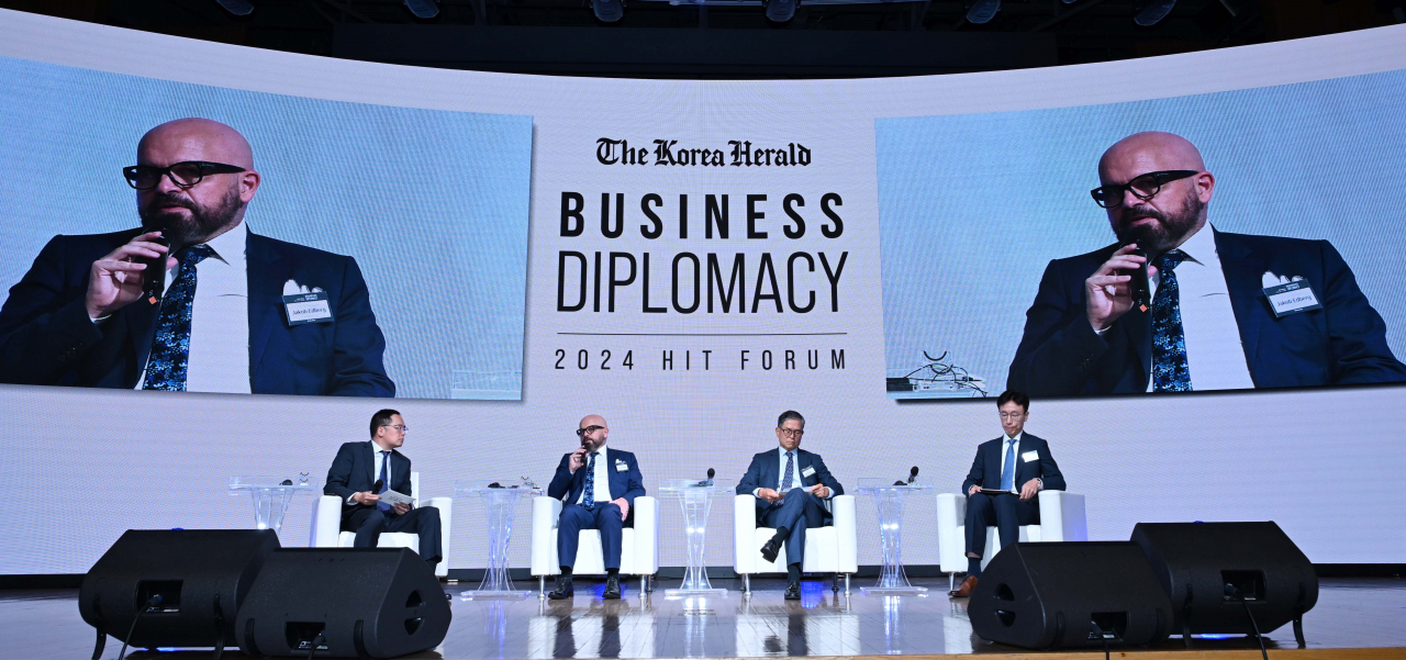 The GR Company CEO Jakob Edberg (second from left) speaks during a panel at The Korea Herald HIT Forum, held at the Korea Chamber of Commerce and Industry in Seoul, Thursday. From left: the session's moderator, Lugar Center Senior Fellow Paul Kong; Edberg; Lee & Ko Senior Adviser Choi Seok-young; and Kim & Chang lawyer Kim Seong-joong. (Lee Sang-sub/The Korea Herald)