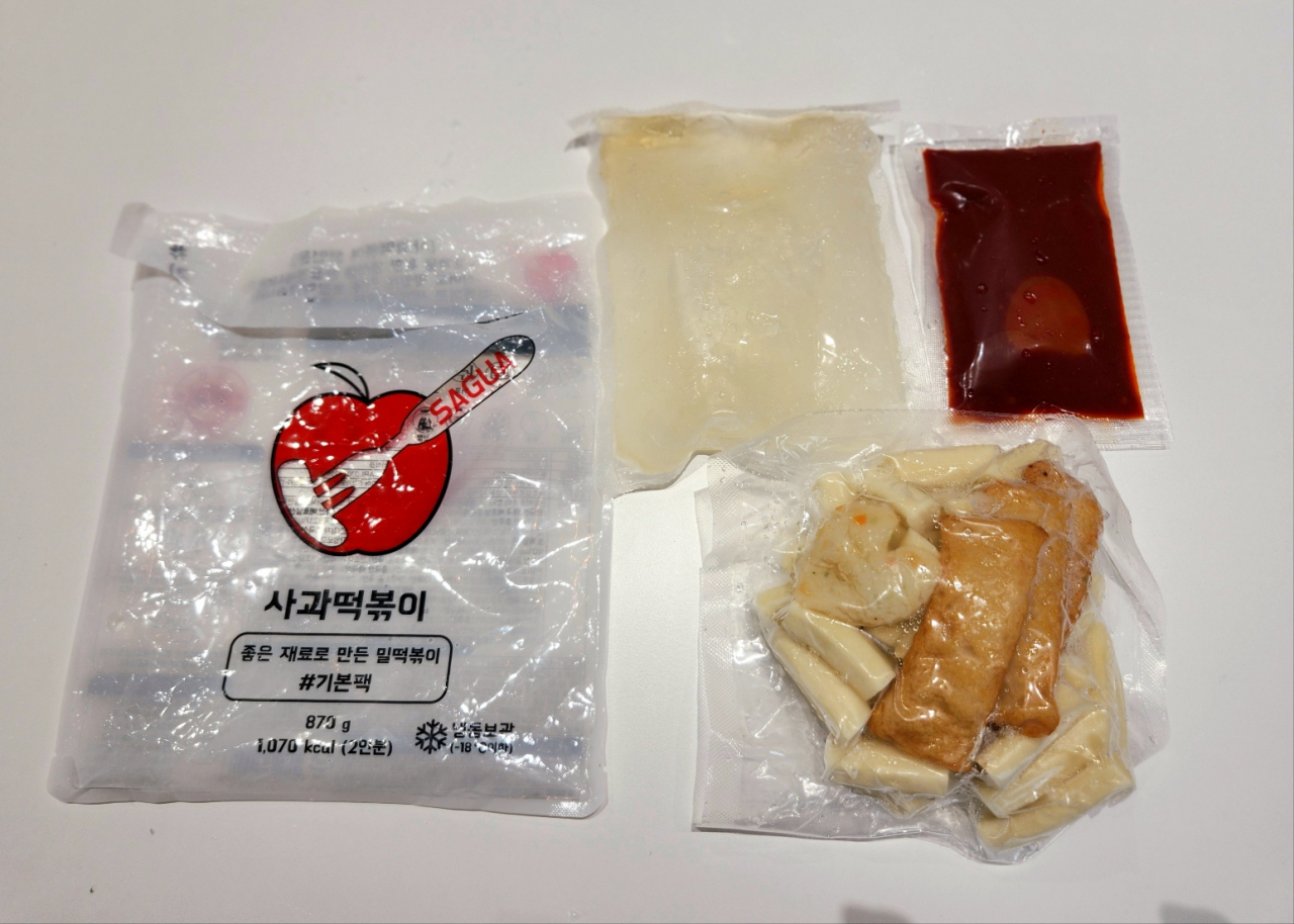 Meal kit components of Sagua Tteokbokki (The Korea Herald)