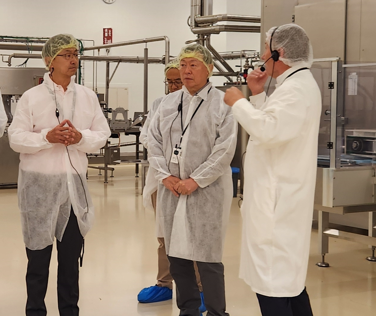 Lotte Group Chairman Shin Dong-bin (center) tours the Guylian chocolate production facility in Belgium in early September. (Lotte Group)