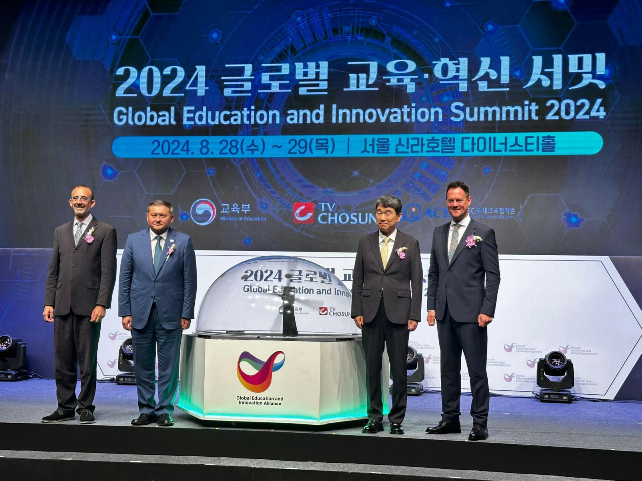 Sayasat Nurbek, Kazakhstan's minister of science and higher education (second from the left) and Deputy Prime Minister Lee Ju-ho (second from the right) attend the Global Education Innovation Summit 2024 held in Korea on Aug. 28. (Kzaakstan Embassy to South Korea)