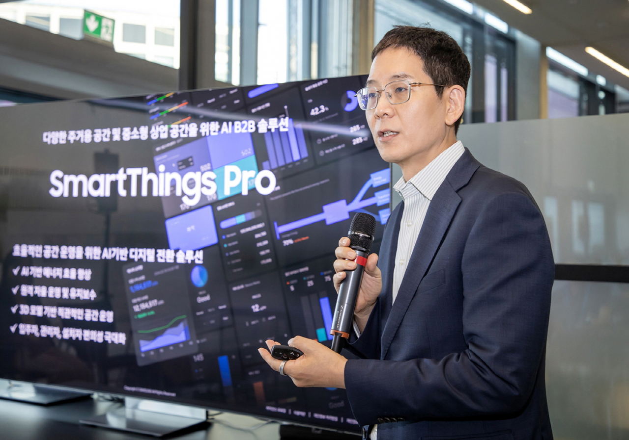 Park Chan-woo, head of team B2B solution team at Samsung Electronics, speaks at a press conference held on the sidelines of the IFA trade show in Berlin, Saturday. (Samsung Electronics)