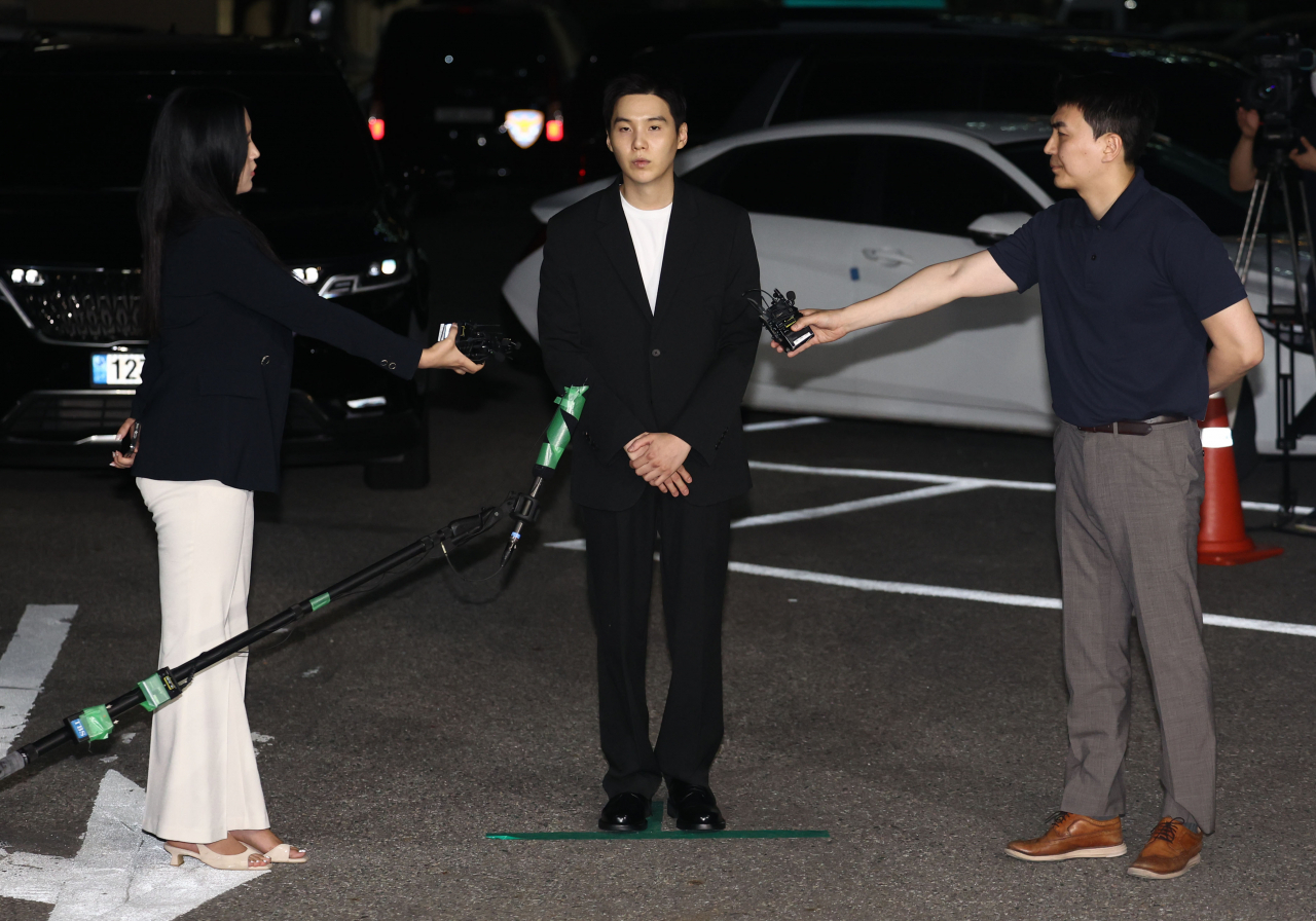 Suga of BTS arrives at Yongsan Police Station in central Seoul for questioning by the police on Aug. 23 (Yonhap)