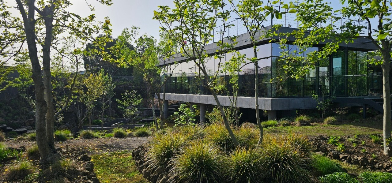 Garden area of Veke in Seogwipo, southern Jeju Island (Veke)