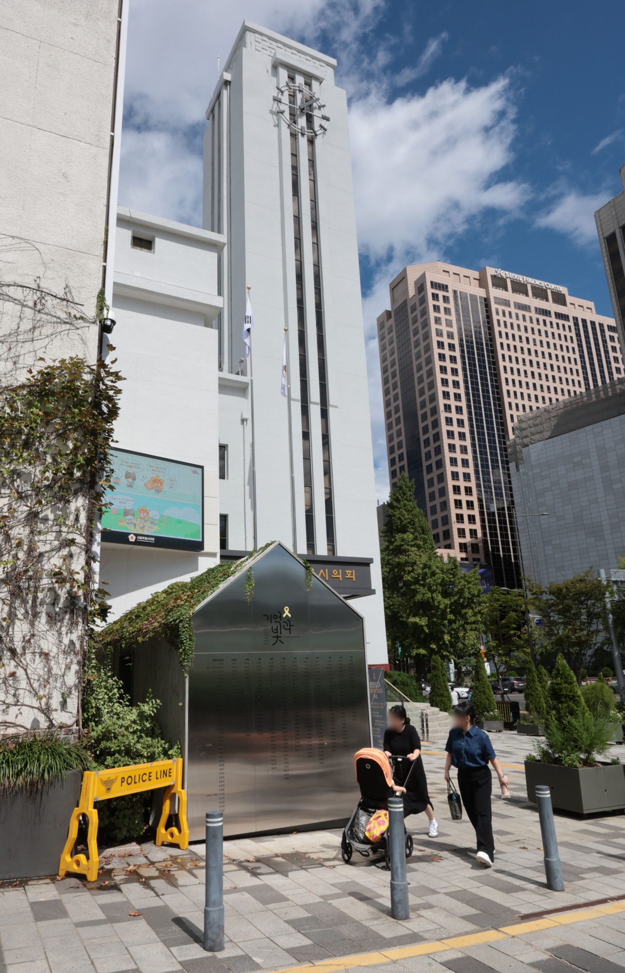 A memorial for the victims of the Sewol Tragedy in Seoul is seen in this photo taken Sunday. (Yonhap)