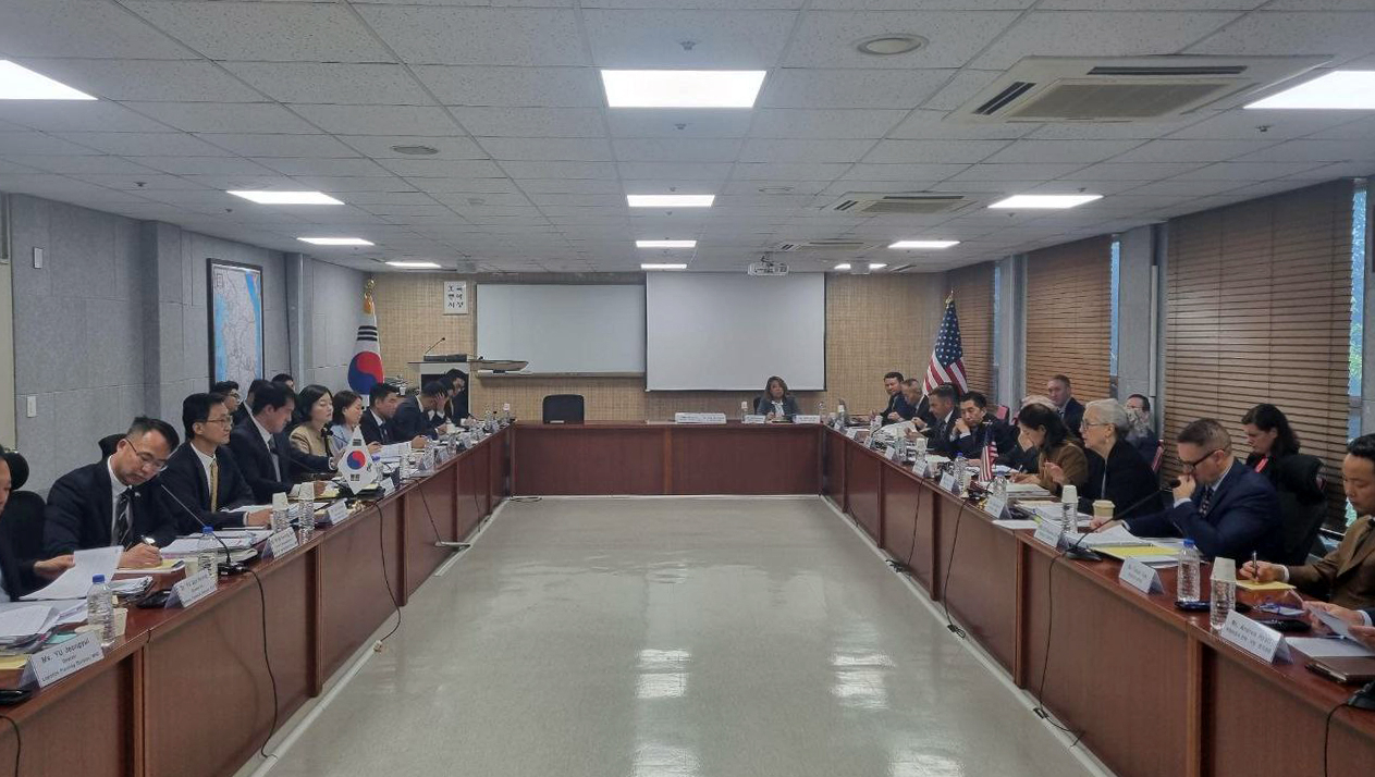 This file photo shows officials attending the fifth round of talks on the Special Measures Agreement in June. (Newsis)