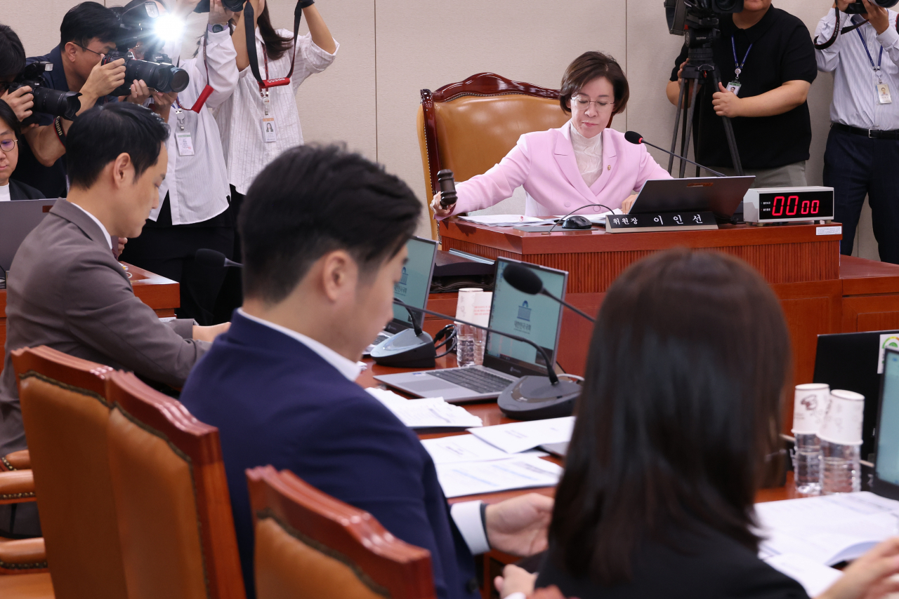 The National Assembly’s Gender Equality and Family Committee holds a committee meeting at the National Assembly in western Seoul on Monday. (Yonhap)