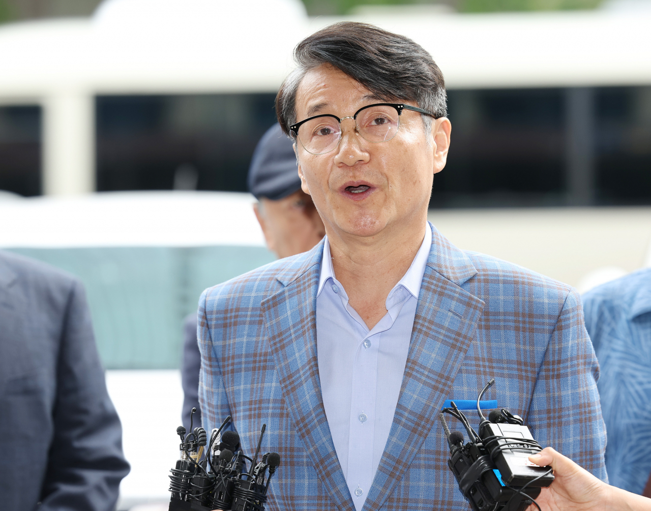 Korean-American pastor Choi Jae-young speaks to reporters at a police station in Yeongdeungpo-gu, Seoul, on Wednesday. (Yonhap)