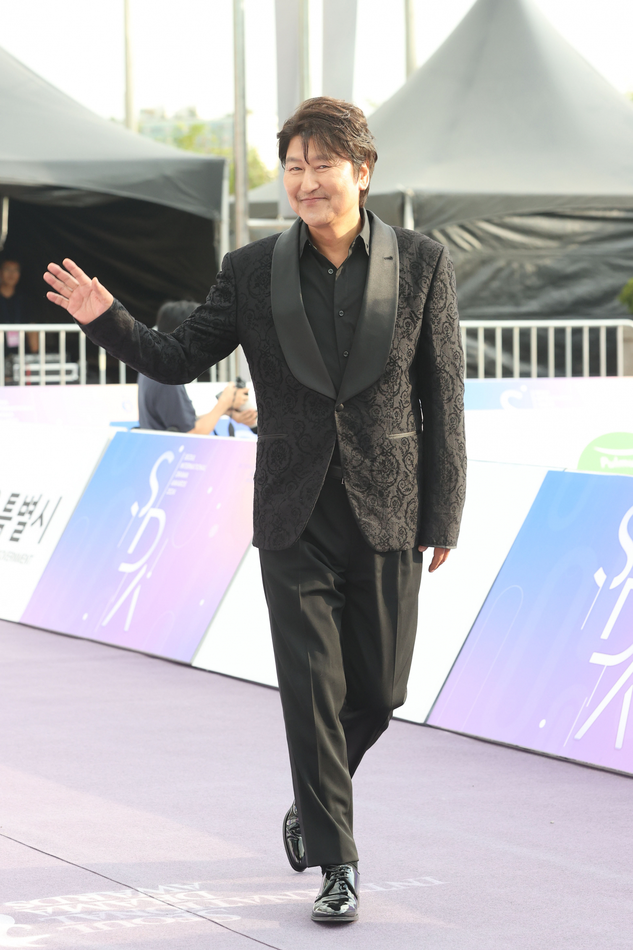 Song Kang-ho poses for a photo upon attending the 2024 Seoul International Drama Awards held in Yeouido, Seoul, on Wednesday. (Yonhap)