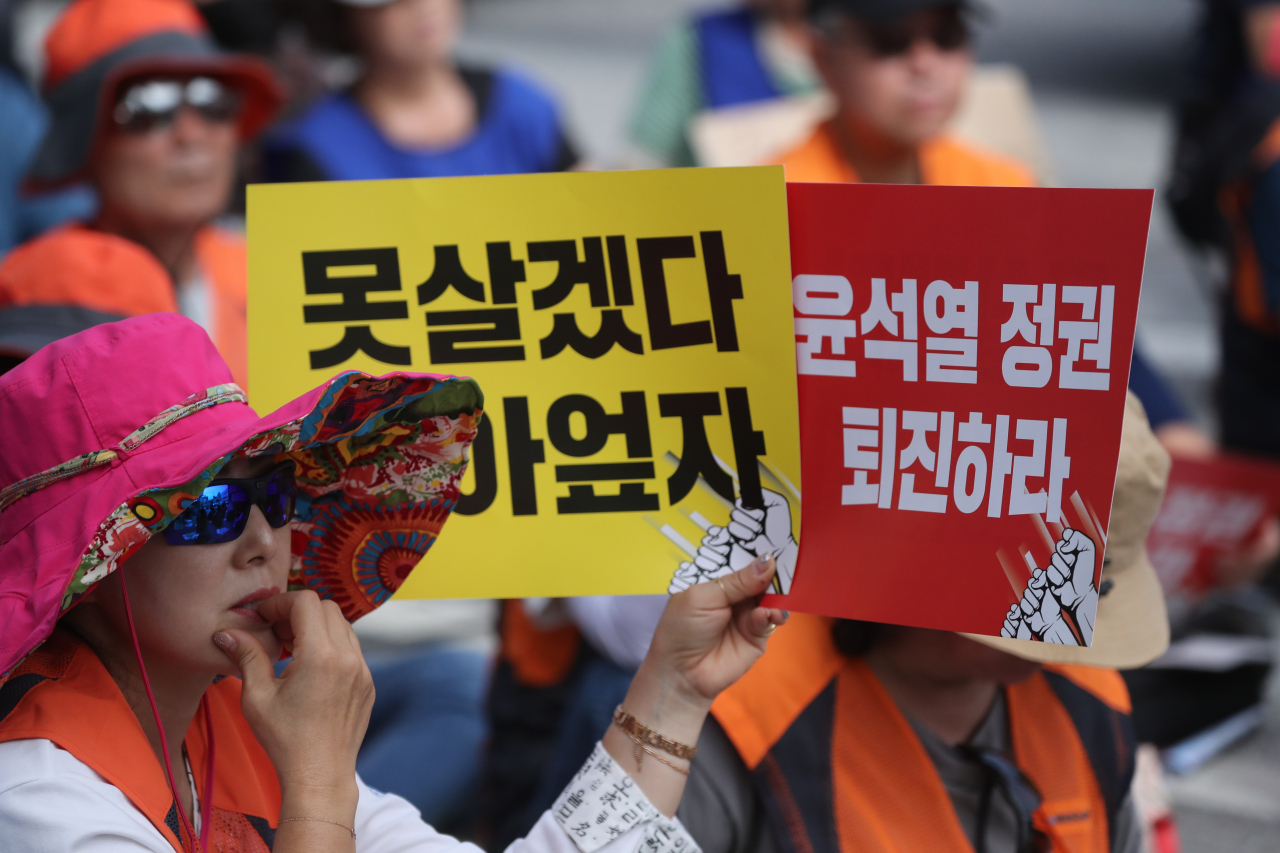 A participant holds placards calling for President Yoon Suk Yeol's resignation in a rally in Chuncheon, Gangwon Province, on Saturday. (Yonhap)