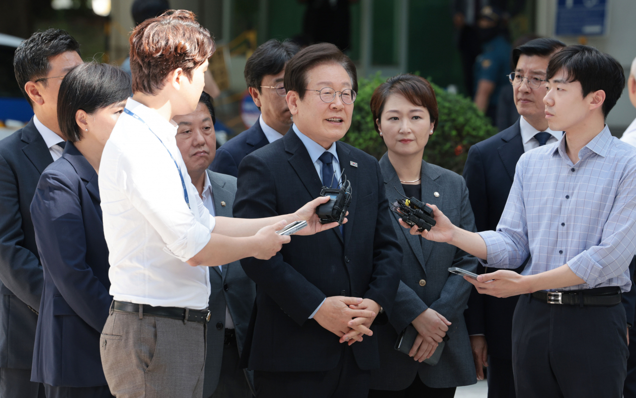 Democratic Party Chair Lee Jae-myung attends a court hearing at the Seoul Central District Court in southern Seoul on Monday. (Yonhap)