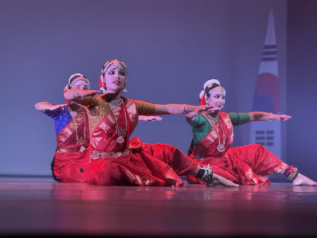 Artists perform at the kick off ceremony at the tenth edition of Sarang festival hosted by Indian Embassy in Korea at Yonsei University Centennial Hall at Seodaemun district on Tuesday. (Sanjay Kumar/ The Korea Herald)