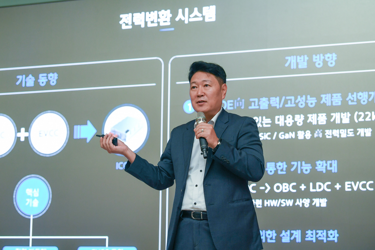 Lee Young-kook, head of the automation engineering division at Hyundai Mobis speaks during a press conference held at the company’s research center in Uiwang, Gyeonggi Province. (Hyundai Mobis)